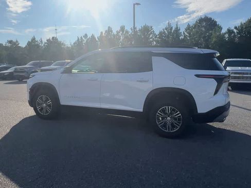 Used 2025 Chevrolet Traverse LT image 6