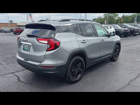 Used 2024 GMC Terrain SLE w/ Driver Convenience Package FWD image 8