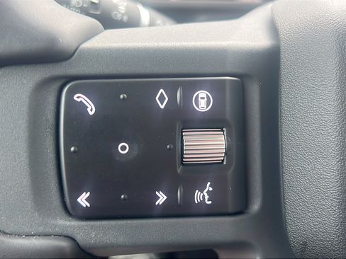 Used 2025 Land Rover Defender 130 X-Dynamic SE AWD/4WD image 31