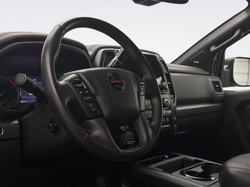 Used 2021 Nissan Titan PRO-4X w/ Pro-4x Convenience Package image 7
