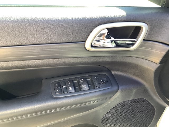 Used 2020 Jeep Grand Cherokee Altitude AWD/4WD image 10