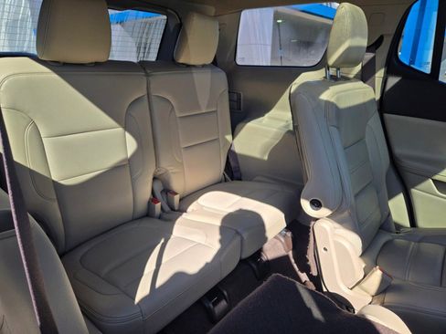 Used 2019 GMC Acadia Denali image 12