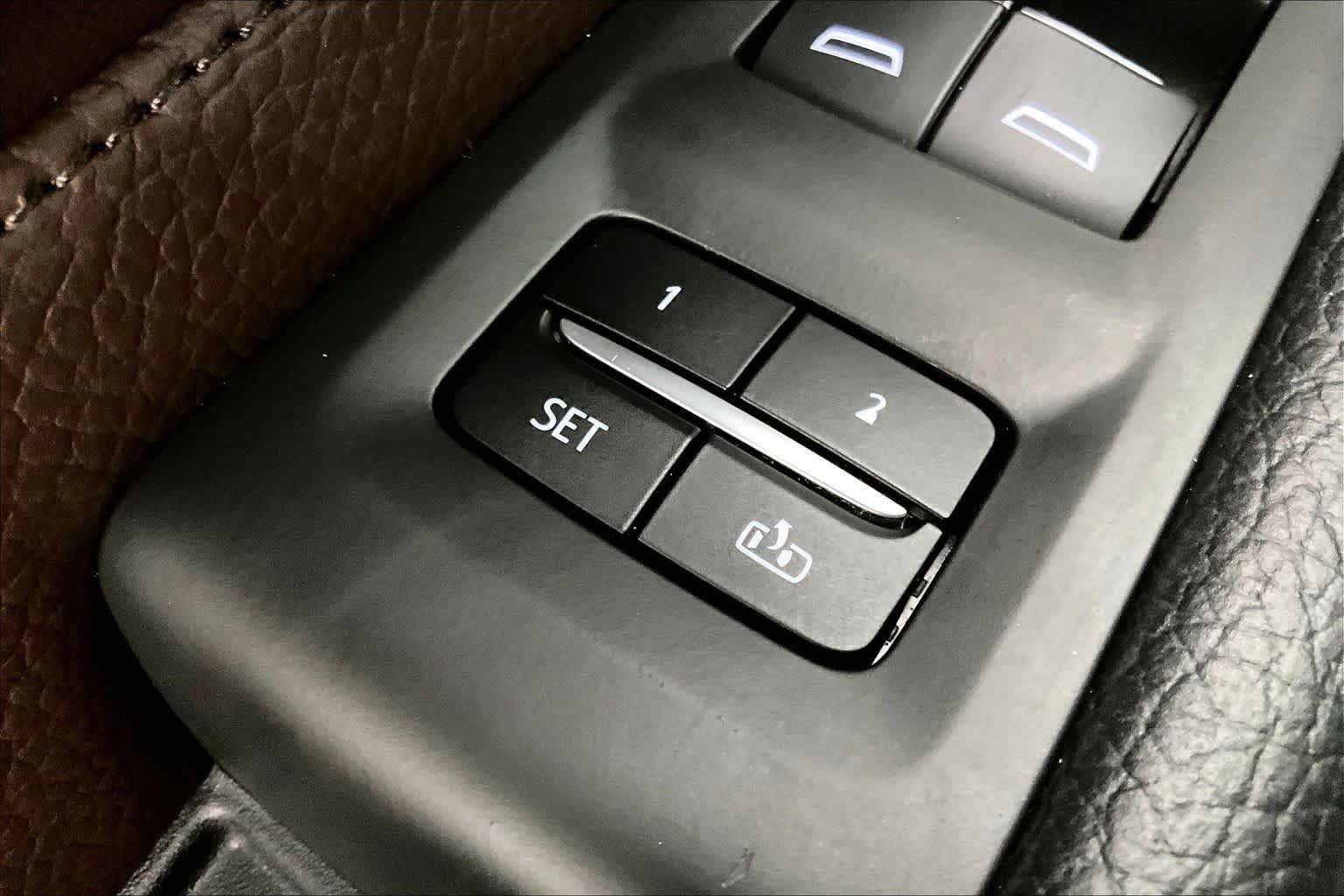 Used 2022 GMC Yukon Denali AWD/4WD image 32