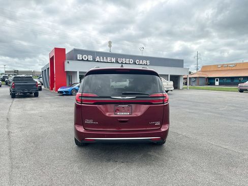 Used 2023 Chrysler Pacifica Limited AWD/4WD image 19