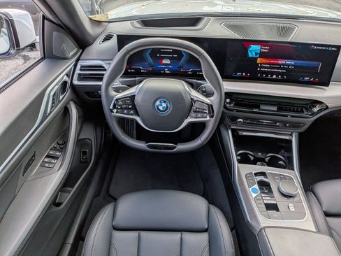 Used 2025 BMW i4 xDrive40i AWD/4WD image 18