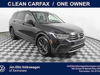 Used 2024 Volkswagen Tiguan SE w/ Panoramic Sunroof Package video 1
