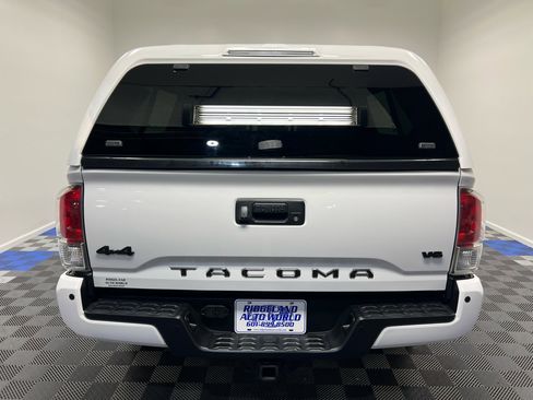 Used 2018 Toyota Tacoma Limited image 11