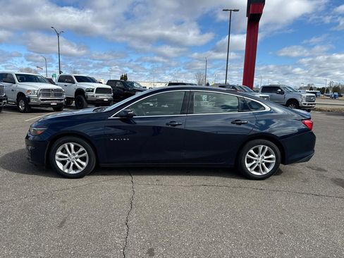 Used 2017 Chevrolet Malibu LT image 2