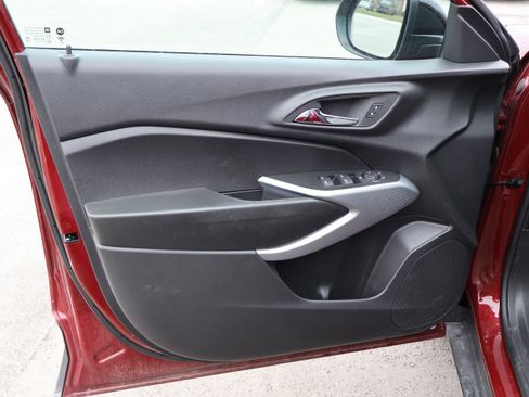 Used 2025 Chevrolet Trax RS w/ Sunroof Package image 21