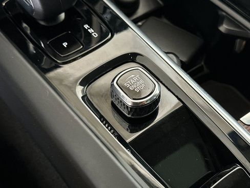 Certified 2023 Volvo XC60 B5 Plus AWD/4WD image 22