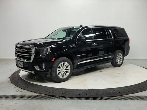 Used 2023 GMC Yukon XL SLT w/ SLT Premium Package AWD/4WD image 4