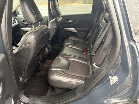 Used 2017 Jeep Cherokee Trailhawk w/ Cold Weather Group image 10