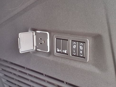New 2026 Chevrolet Suburban High Country RWD image 7