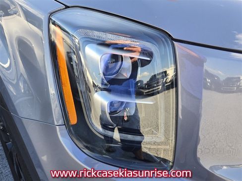 Used 2022 Kia Telluride EX w/ EX Premium Package image 7