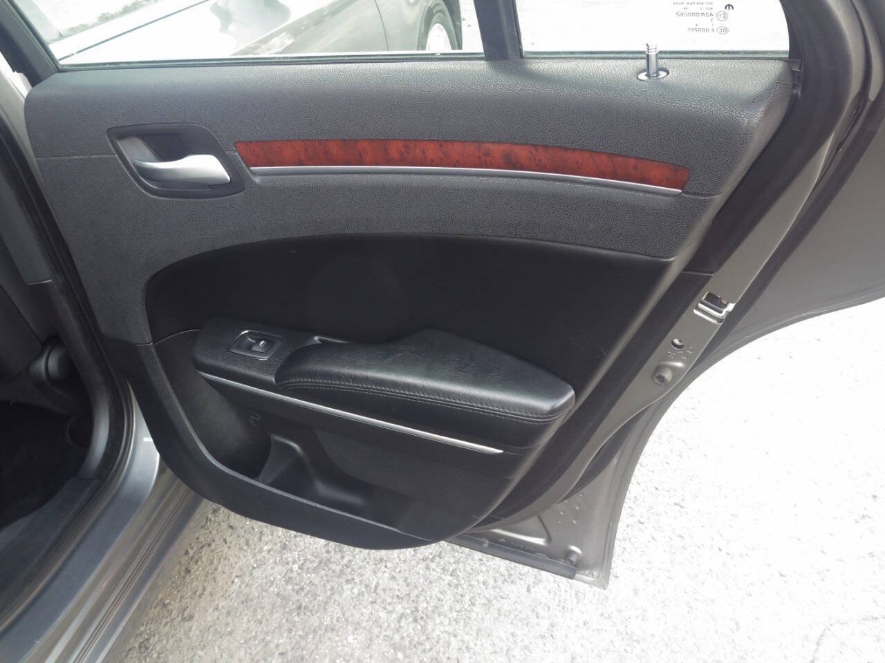 Used 2012 Chrysler 300 RWD image 21