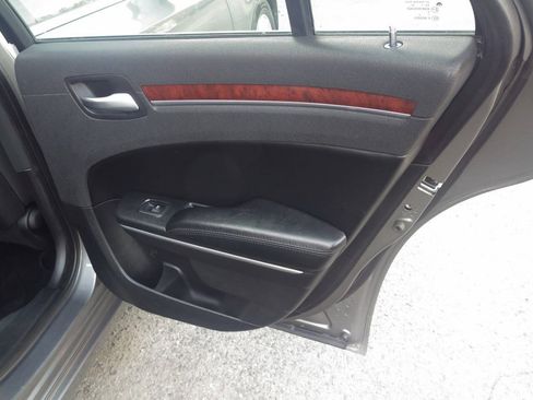 Used 2012 Chrysler 300 RWD image 21