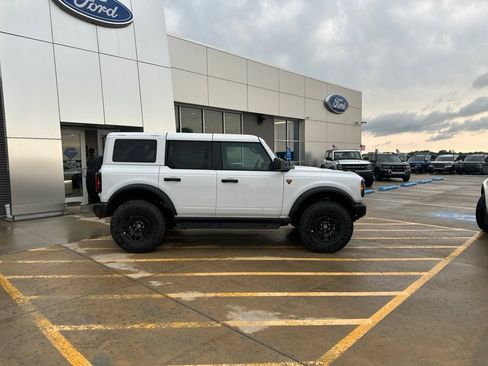 New 2026 Ford Bronco Badlands w/ Sasquatch Package AWD/4WD image 8
