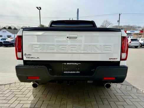 Used 2025 Honda Ridgeline Sport image 10