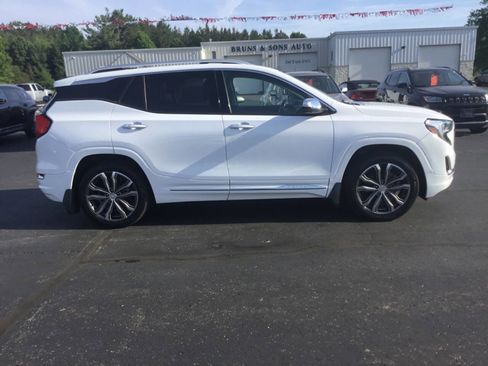 Used 2019 GMC Terrain Denali w/ GMC Pro Grade Package AWD/4WD image 6