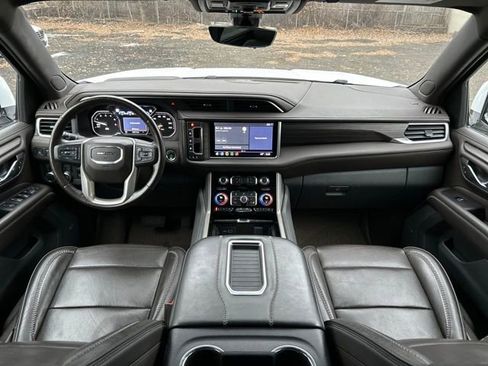 Used 2021 GMC Yukon Denali w/ Denali Premium Package image 19