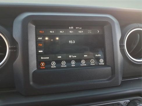 Used 2022 Jeep Wrangler Unlimited Sahara w/ LED Lighting Group AWD/4WD image 31