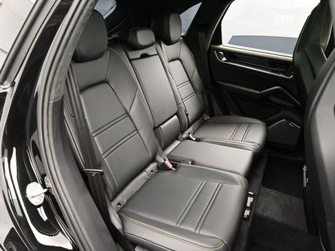 New 2026 Porsche Cayenne Turbo AWD/4WD image 21