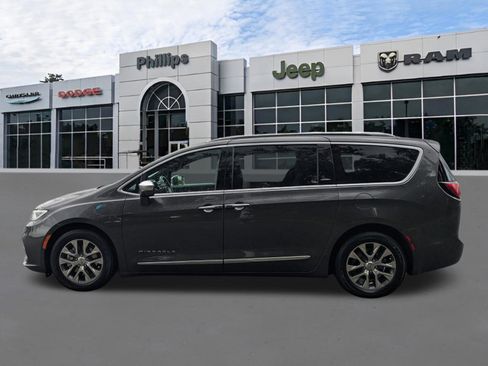 Used 2021 Chrysler Pacifica Pinnacle image 6