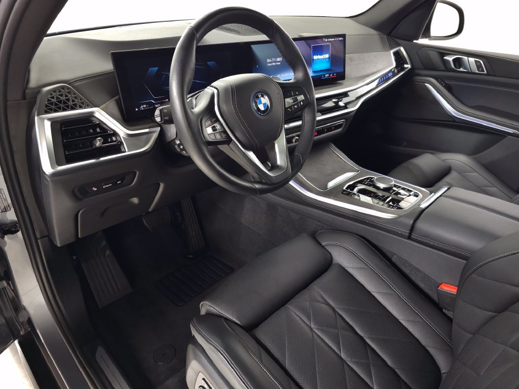 Used 2025 BMW X5 xDrive50e w/ Parking Assistance Package AWD/4WD image 16