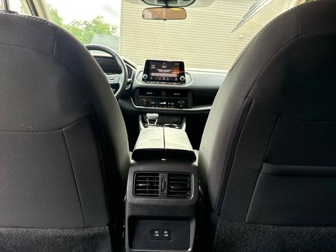Used 2025 Nissan Rogue SV AWD/4WD image 16