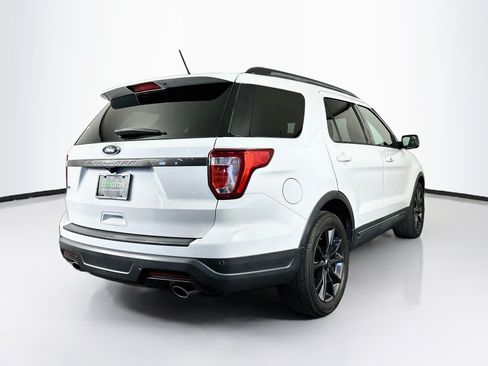 Used 2018 Ford Explorer XLT w/ Equipment Group 202A FWD image 9