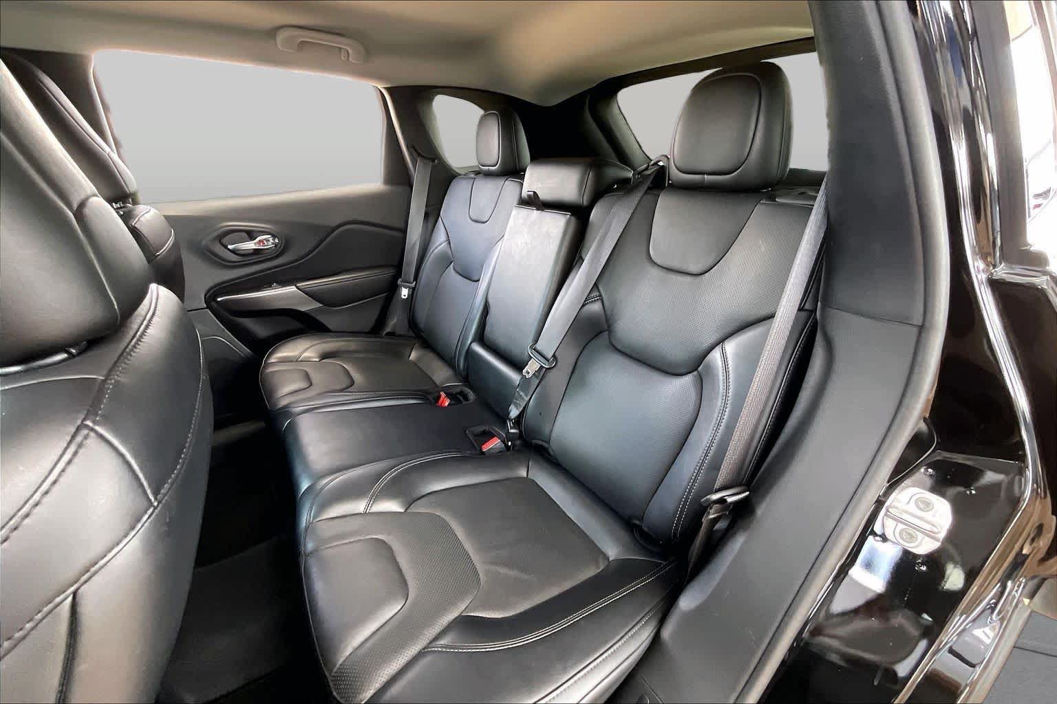 Used 2021 Jeep Cherokee Latitude Lux w/ Comfort/Convenience Group AWD/4WD image 20