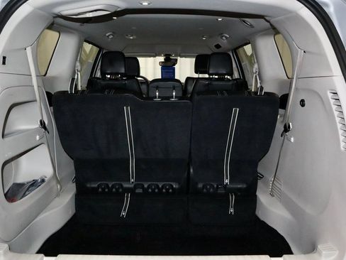 Used 2024 Chrysler Pacifica Touring-L image 14