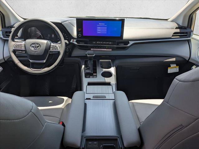 Used 2026 Toyota Sienna XLE FWD image 14