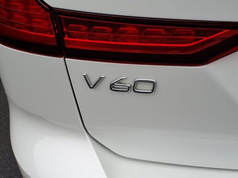 Used 2023 Volvo V60 B5 Cross Country Plus w/ Climate Package image 5