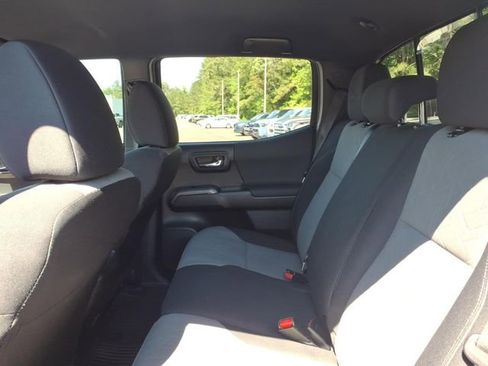 Used 2022 Toyota Tacoma TRD Off-Road w/ Technology Package RWD image 7