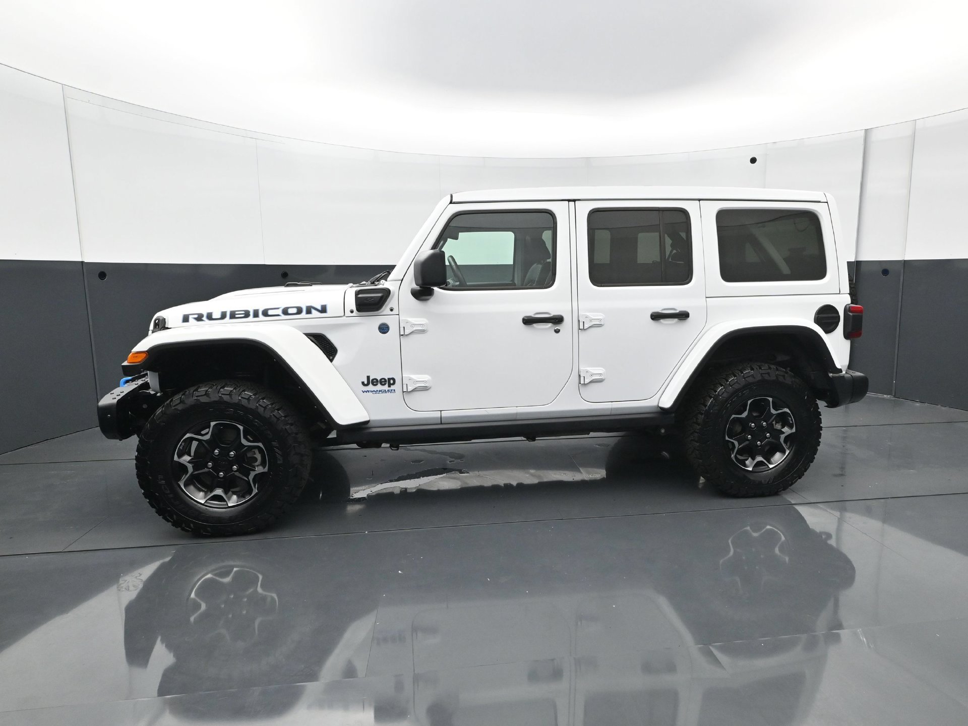 Used 2021 Jeep Wrangler Unlimited Rubicon 4xe w/ Steel Bumper Group AWD/4WD image 3