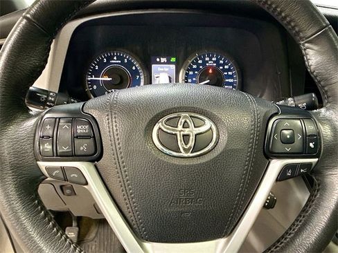 Used 2018 Toyota Sienna XLE image 13