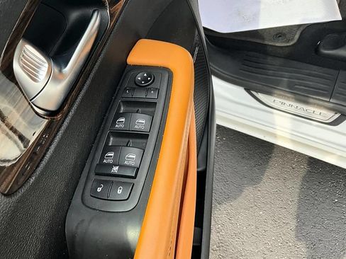 Used 2022 Chrysler Pacifica Pinnacle AWD/4WD image 15