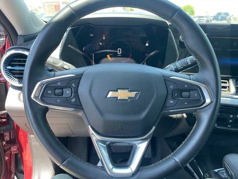 Used 2025 Chevrolet Trax LT w/ LT Convenience Package FWD image 20