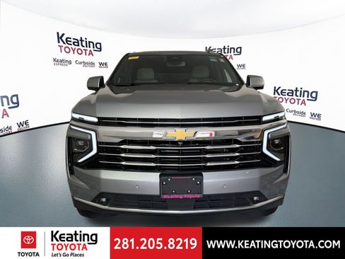 Used 2025 Chevrolet Suburban LT w/ Comfort Package RWD image 10
