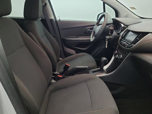 Used 2022 Chevrolet Trax LS w/ Tint and Cruise Package image 21