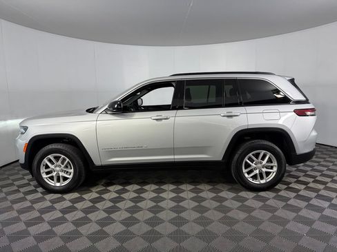 Used 2024 Jeep Grand Cherokee Laredo X RWD image 10