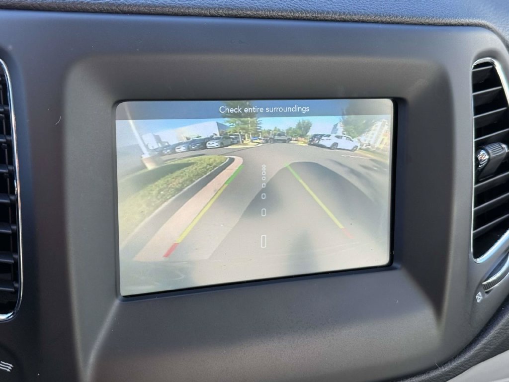 Used 2019 Jeep Compass Latitude FWD image 28