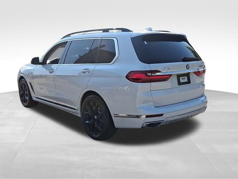 Used 2021 BMW X7 xDrive40i w/ Premium Package 2 AWD/4WD image 4
