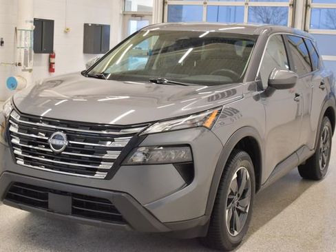 Used 2025 Nissan Rogue SV image 9