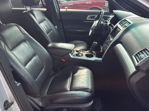 Used 2014 Ford Explorer XLT w/ Equipment Group 202A AWD/4WD image 24