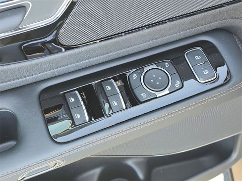 Used 2025 Lincoln Aviator Reserve w/ Illumination Package image 13