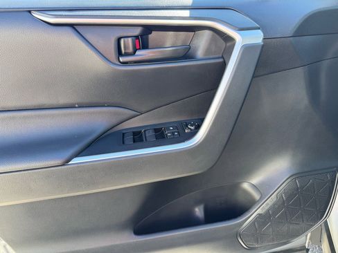 Used 2021 Toyota RAV4 LE image 14
