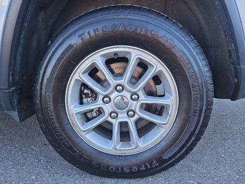 Used 2018 Jeep Grand Cherokee Laredo image 24