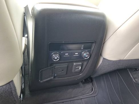 Used 2018 Buick Enclave Essence FWD image 15